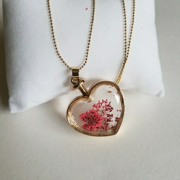 REAL FLOWER HEART SHAPED GLASS  PENDANT NECKLACE - Picture 5 of 6